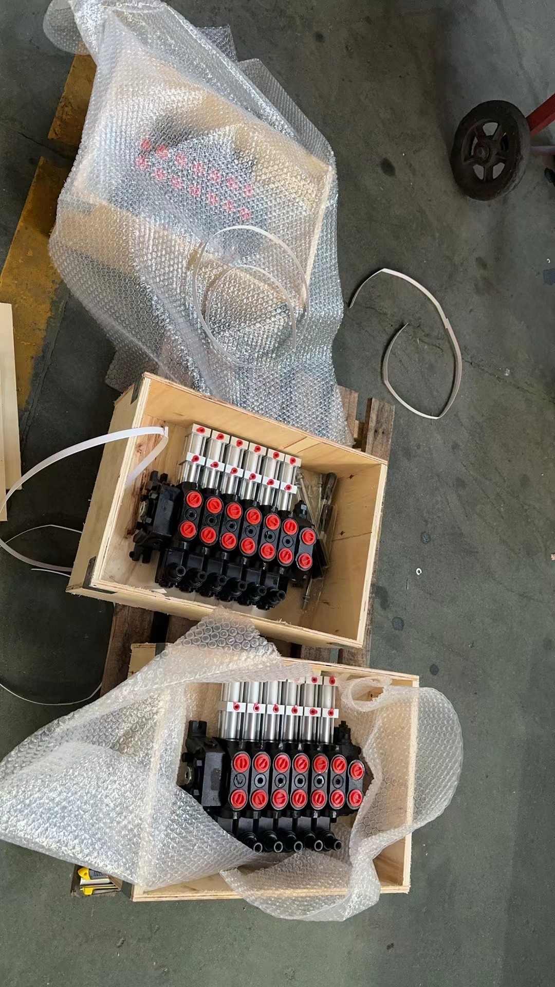 DCV60Q-6OT多路阀.jpg